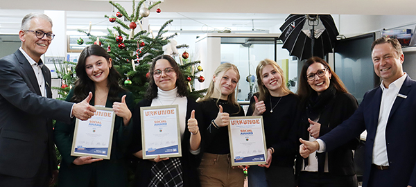 Volksbank Sauerland ehrt engagierte Schülerinnen für ihr soziales Engagement Volksbank Sauerland ehrt engagierte Schülerinnen für ihr soziales Engagement